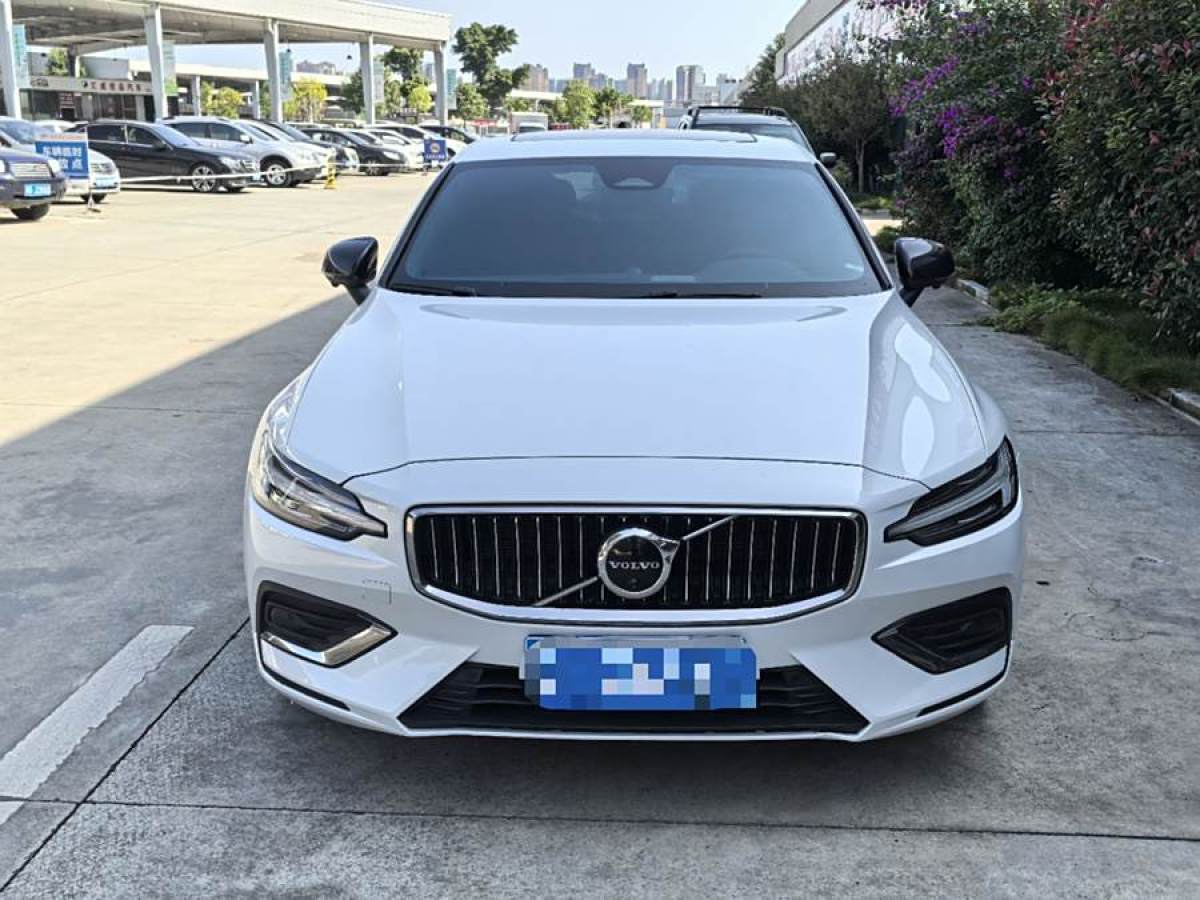 沃爾沃 S60L  2024款 B4 智遠(yuǎn)豪華版圖片