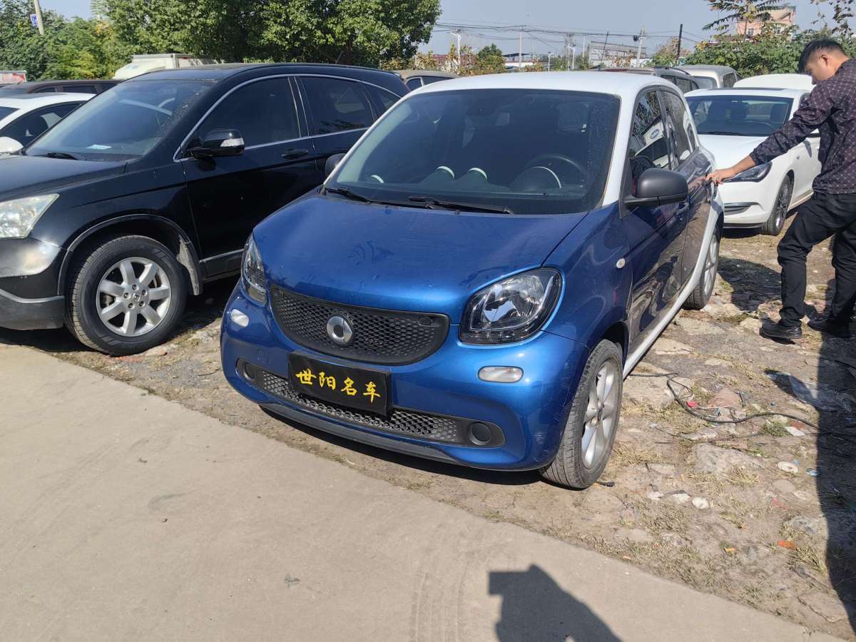 2017年10月smart forfour  2016款 1.0L 52千瓦激情版