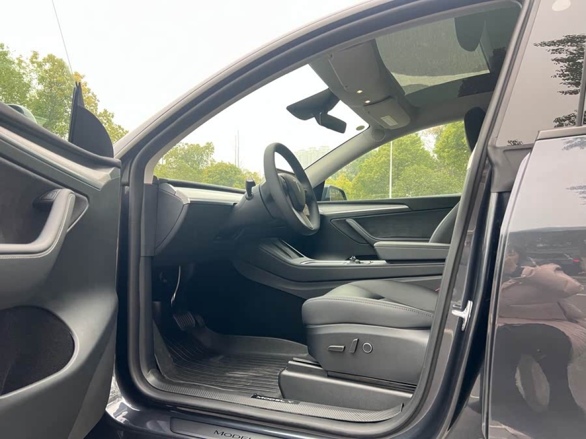 特斯拉 Model Y  2024款 后輪驅(qū)動(dòng)版圖片