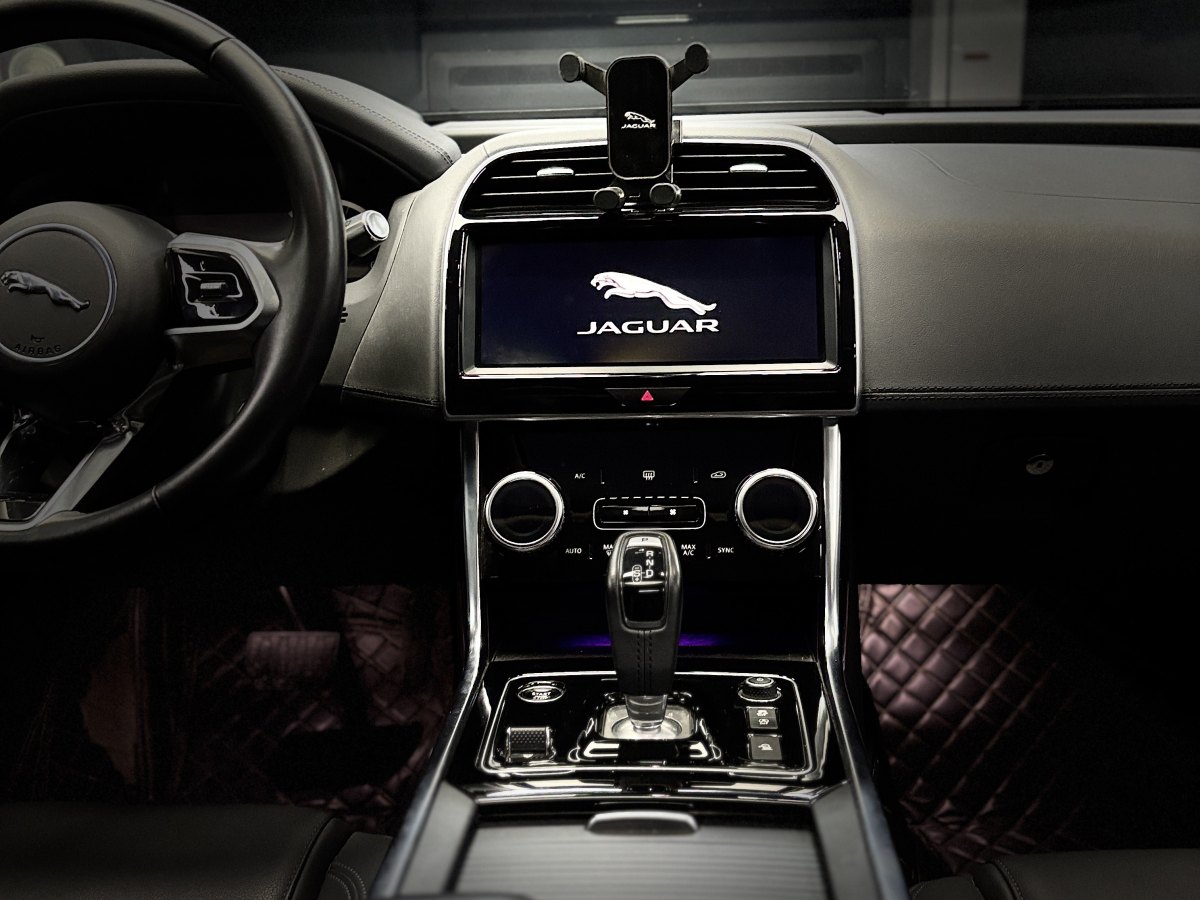 捷豹 XEL  2020款 2.0T 200PS R-DYNAMIC S進(jìn)取運動版圖片