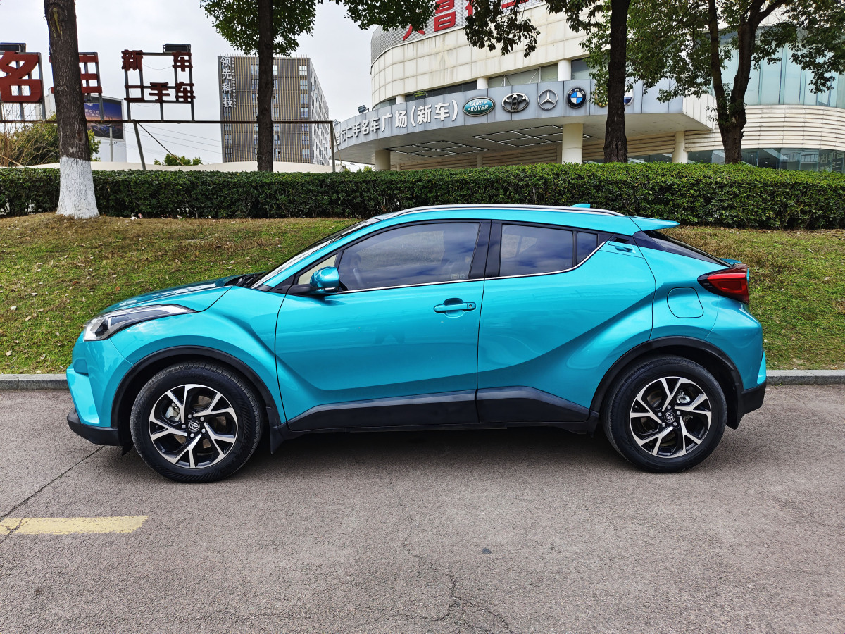 豐田 C-HR  2020款 2.0L 領(lǐng)先版圖片