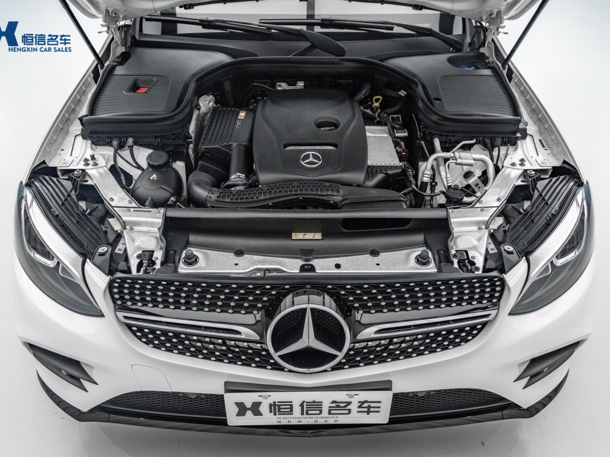 2019年1月奔馳 奔馳GLC  2023款 GLC 300 4MATIC 轎跑SUV