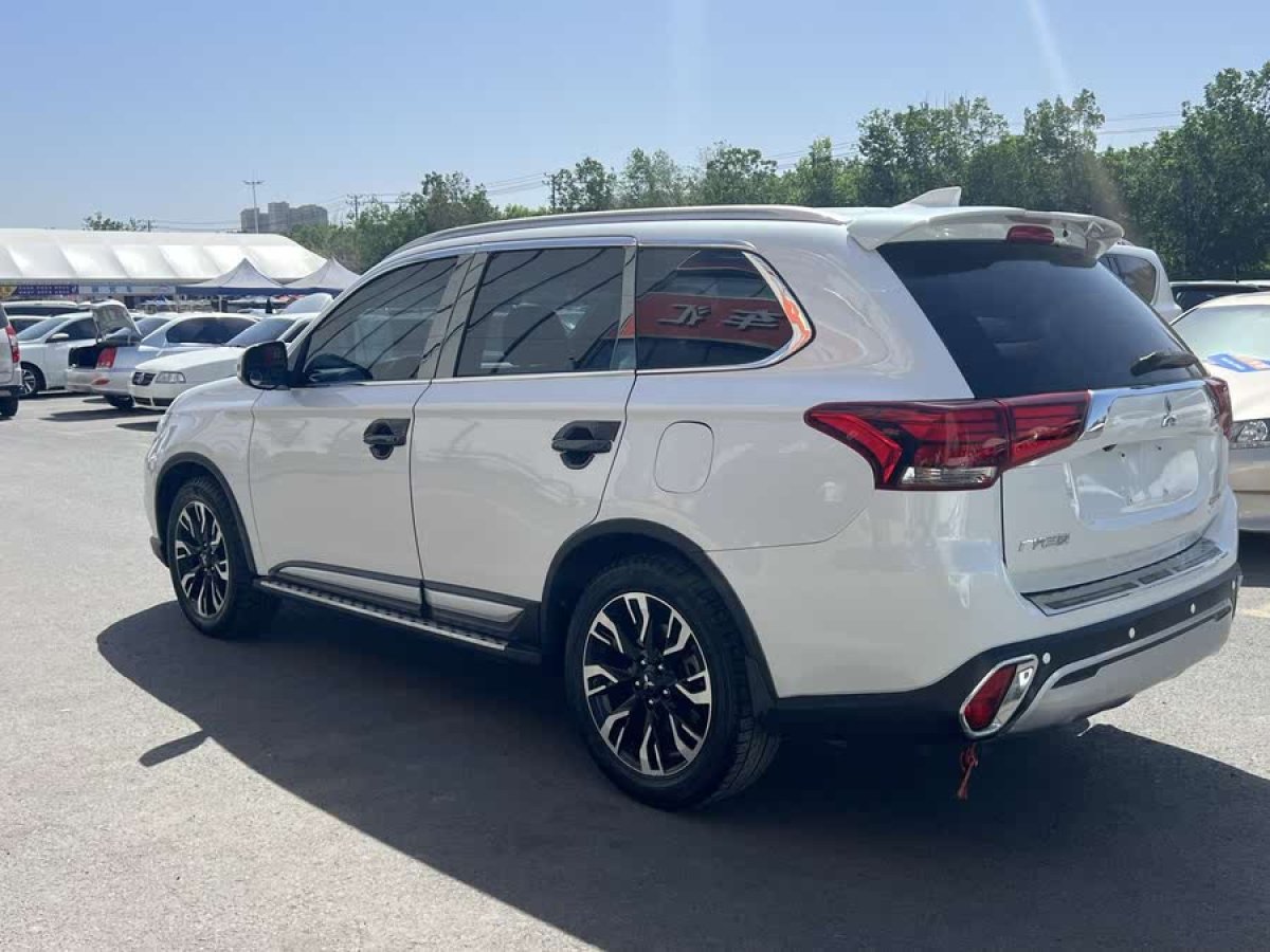 三菱 歐藍(lán)德  2019款 2.0L 兩驅(qū)暢享版 5座 國(guó)VI圖片