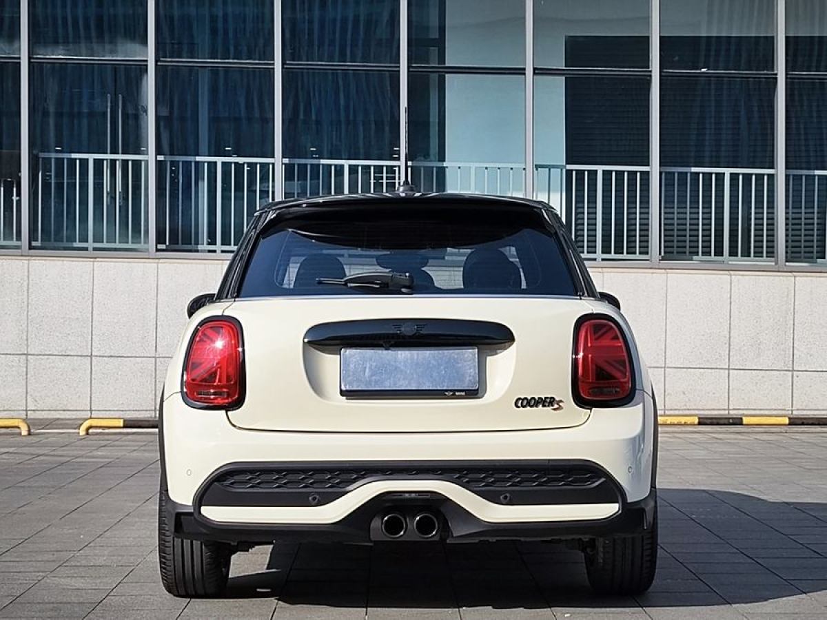 MINI MINI  2021款 2.0T COOPER S 經(jīng)典派 五門版圖片