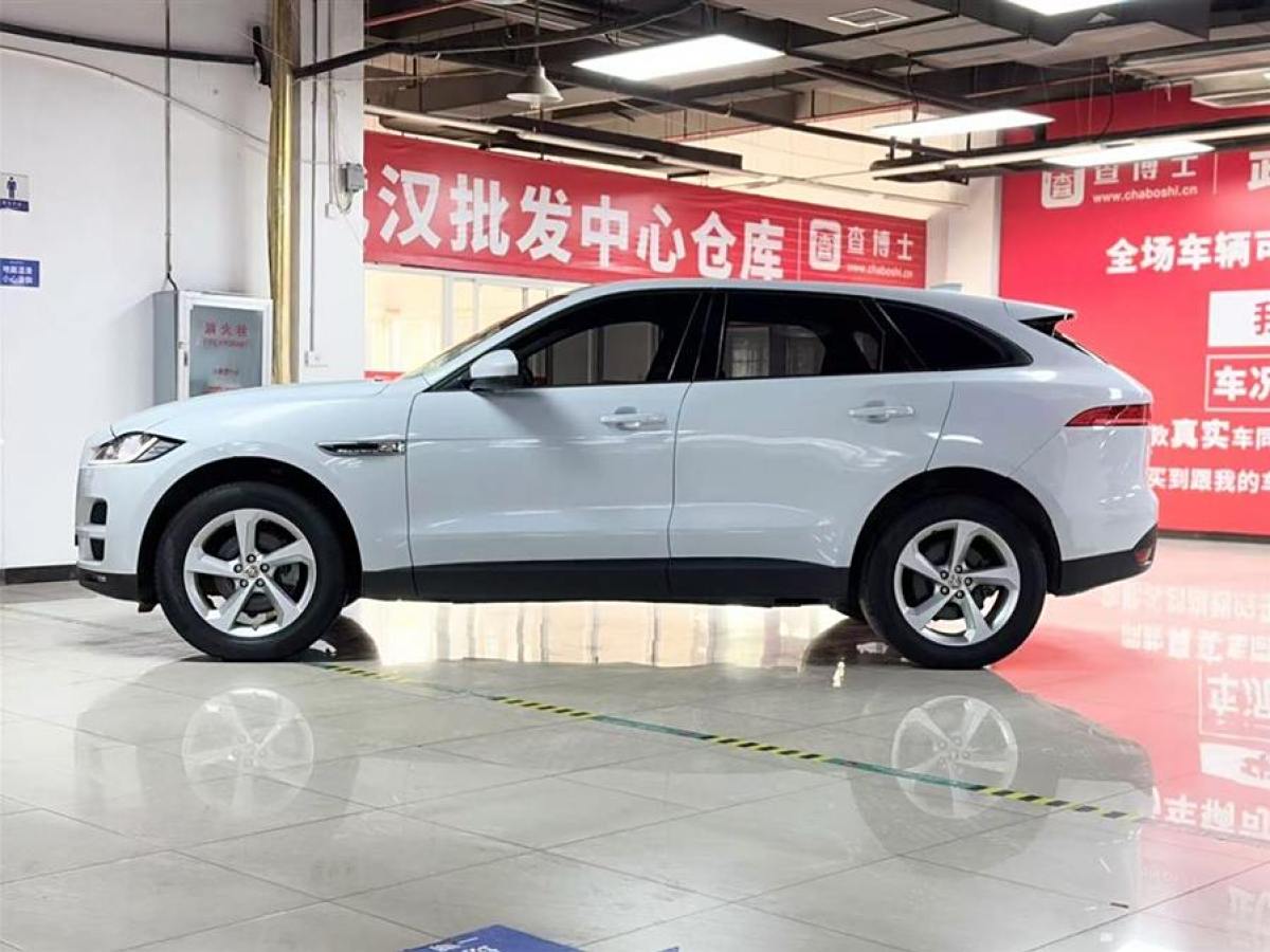 捷豹 F-PACE  2018款 2.0T 兩驅(qū)都市尊享版圖片