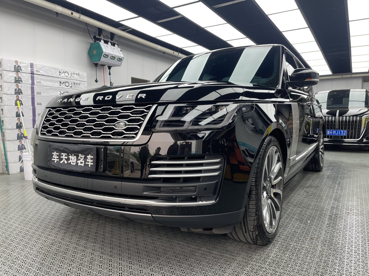 路虎 攬勝  2020款 3.0 L6 尊崇創(chuàng)世加長(zhǎng)版圖片