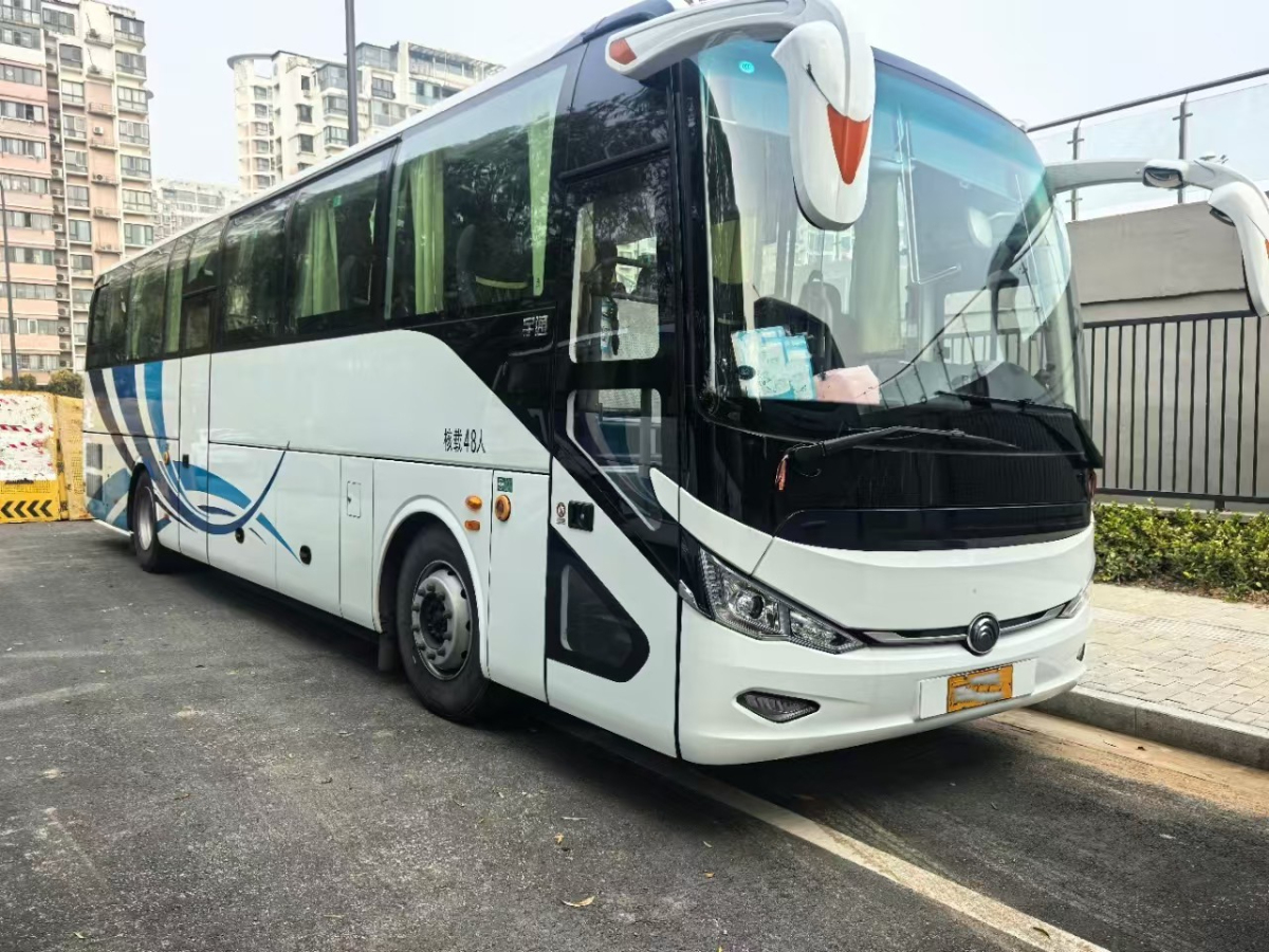 同款多臺國六48座有公告原版原漆宇通C11旅游車圖片