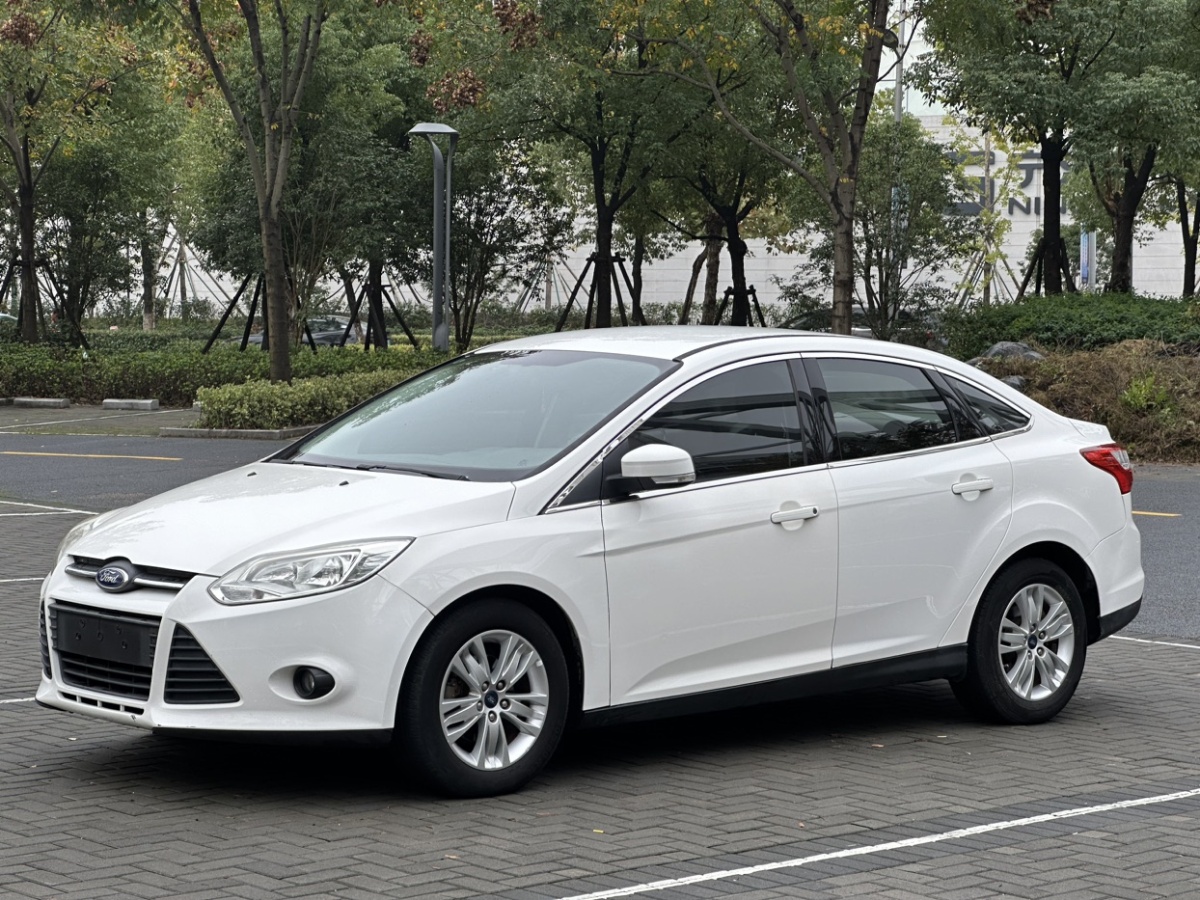 福特 ?？怂? 2012款 三廂 1.6L 自動風尚型圖片