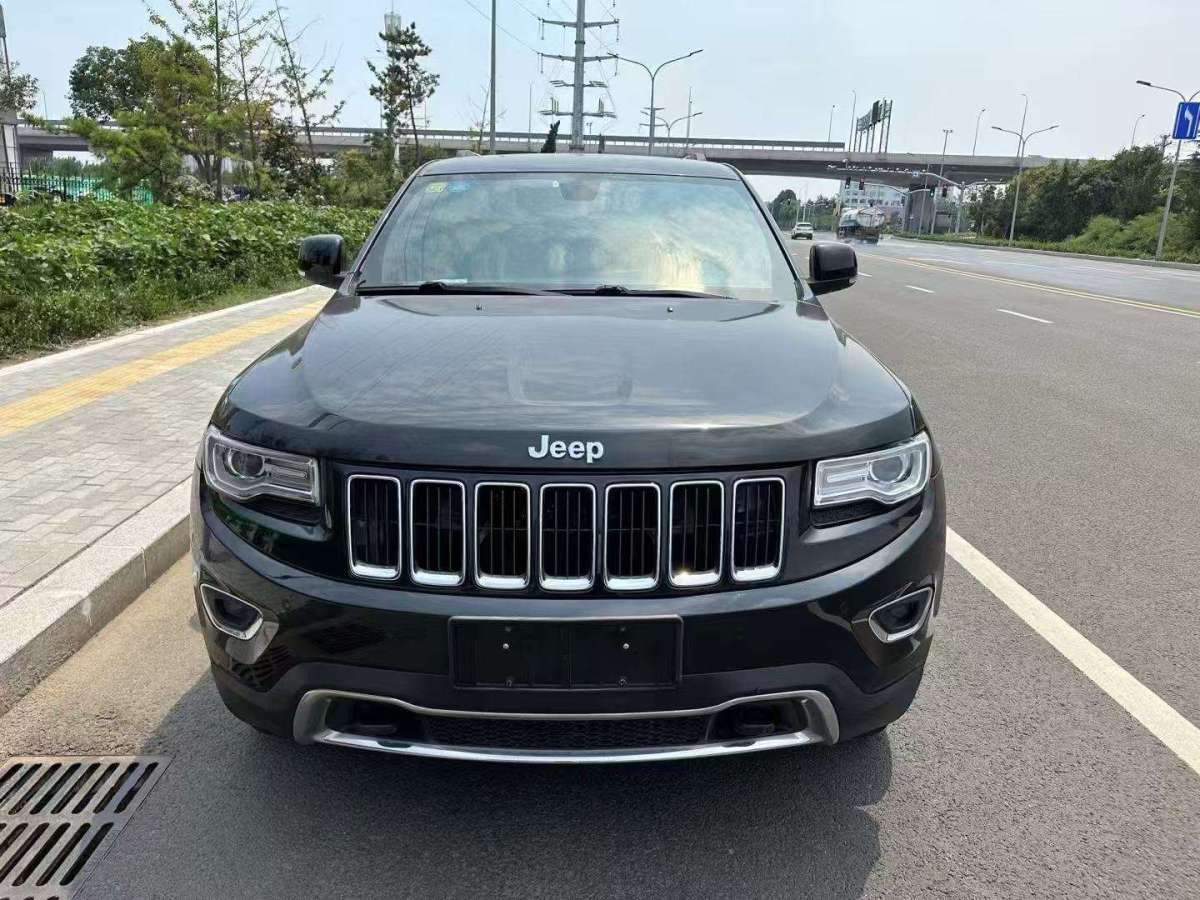 Jeep 大切諾基  2016款 3.0L 舒享導(dǎo)航版圖片