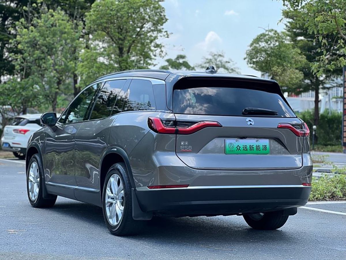 蔚來 ES8  2020款 415KM 基準(zhǔn)版 七座版圖片