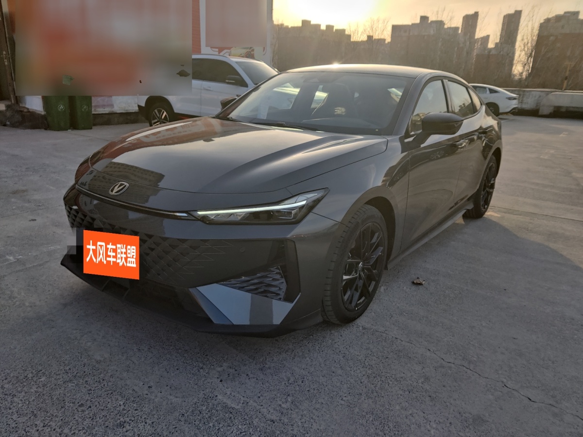 長(zhǎng)安 長(zhǎng)安UNI-V  2024款 1.5T 尊貴型圖片