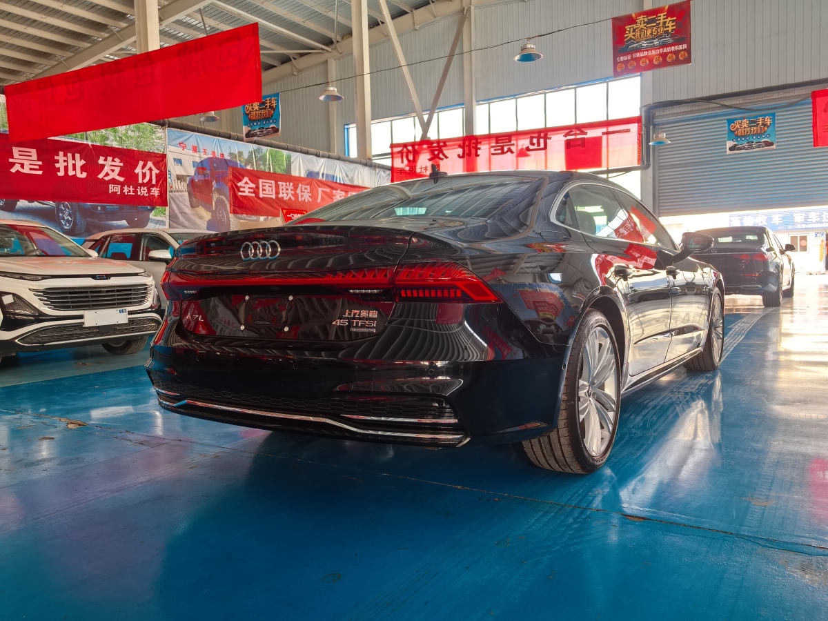 奧迪 奧迪A7L  2024款 45TFSI quattro S-line 見遠(yuǎn)型 流晶套裝圖片