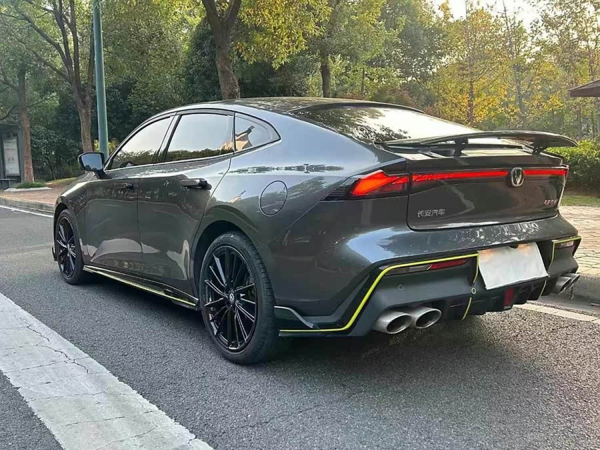 長(zhǎng)安 長(zhǎng)安UNI-V  2022款 1.5T 尊貴型圖片