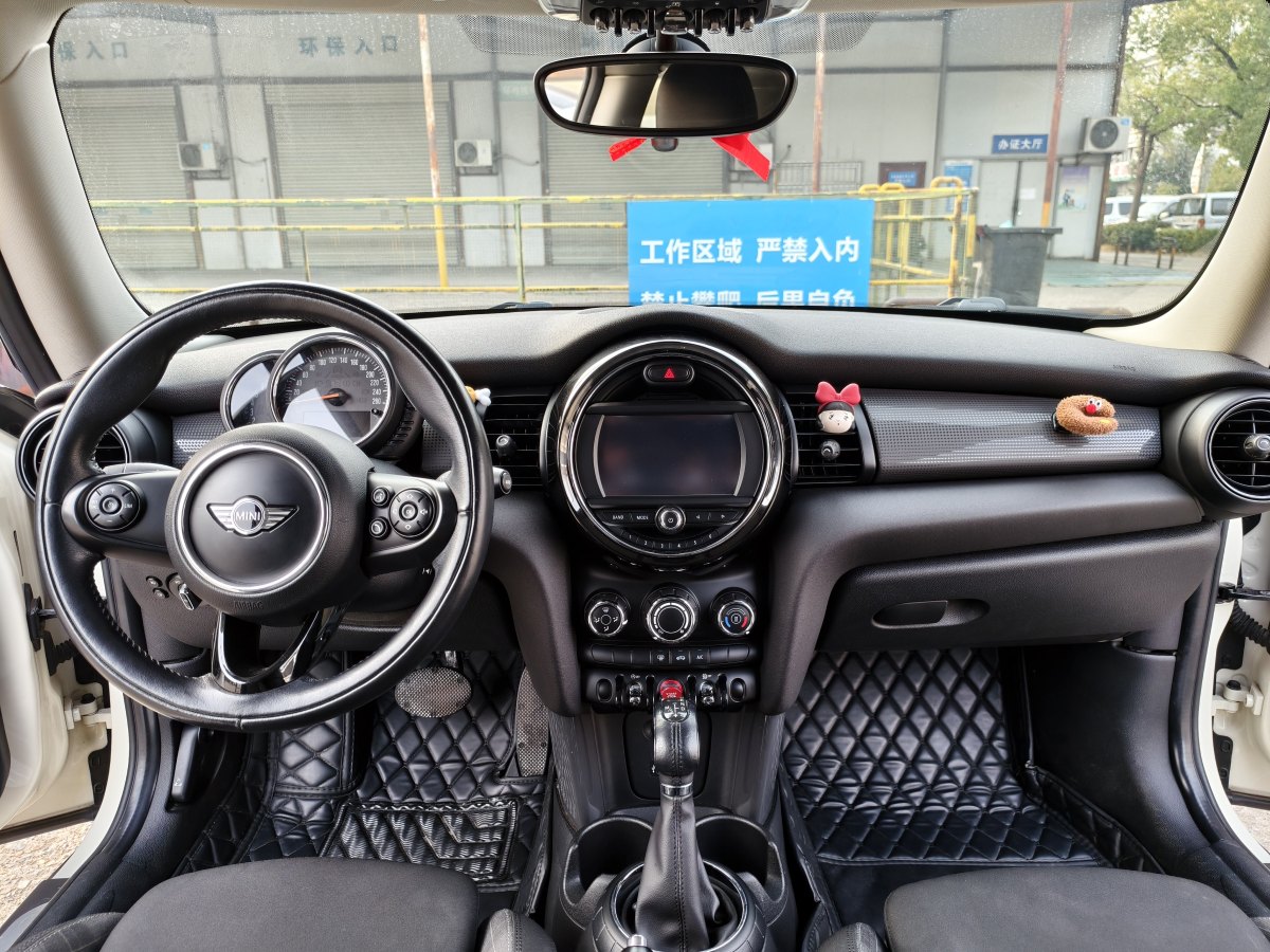 MINI MINI  2016款 1.5T COOPER 表現(xiàn)派圖片