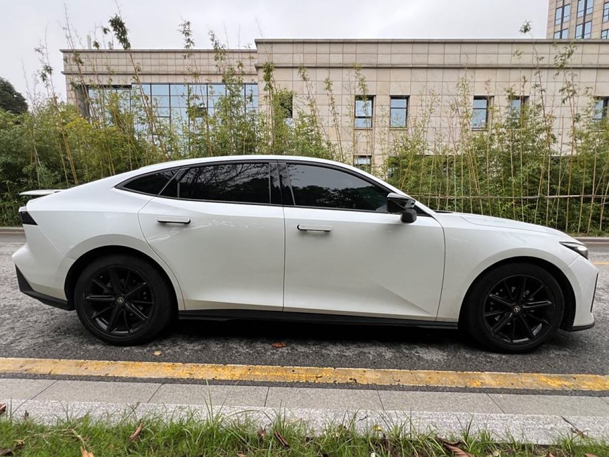 長(zhǎng)安 長(zhǎng)安UNI-V  2022款 1.5T 卓越型圖片