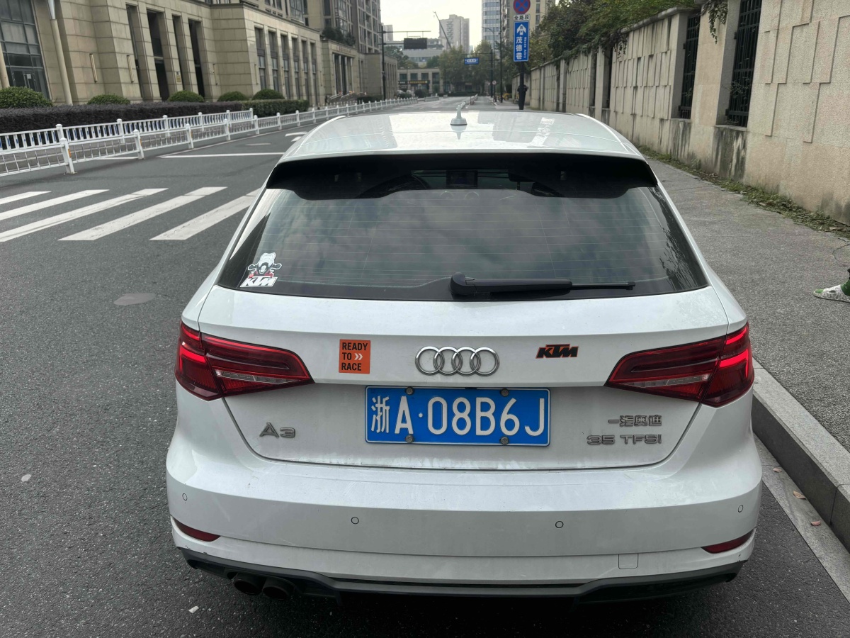 奧迪 奧迪A3  2018款 30周年年型 Sportback 35 TFSI 時(shí)尚型圖片