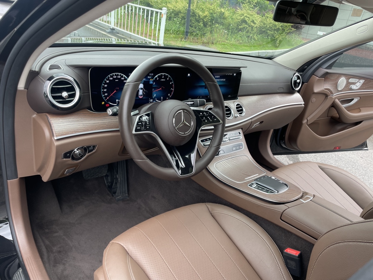 奔馳 奔馳E級(jí)  2023款 E 300 L 豪華型圖片