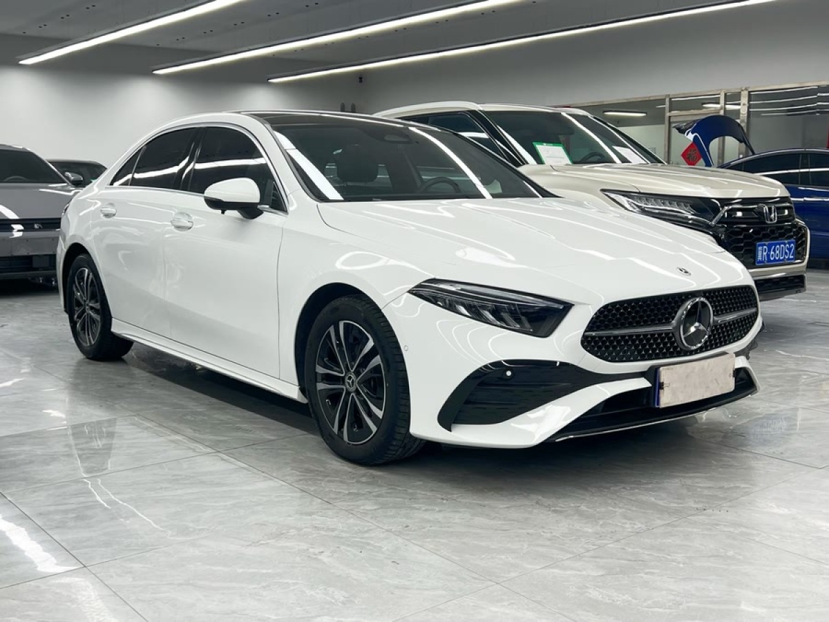 奔馳 奔馳A級(jí)  2023款 A 200 L 動(dòng)感型圖片