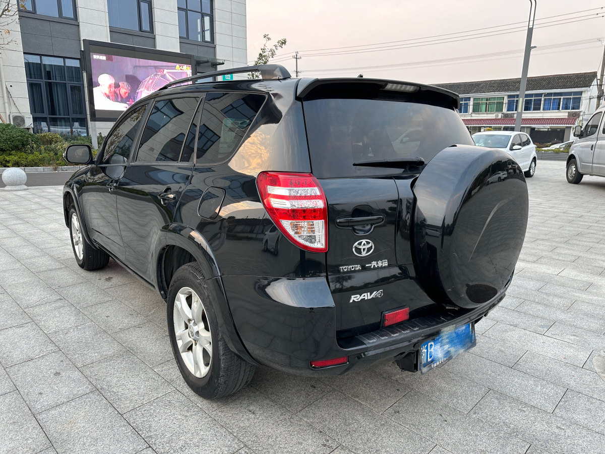 豐田 RAV4  2016款 榮放 2.0L CVT四驅(qū)新銳版圖片