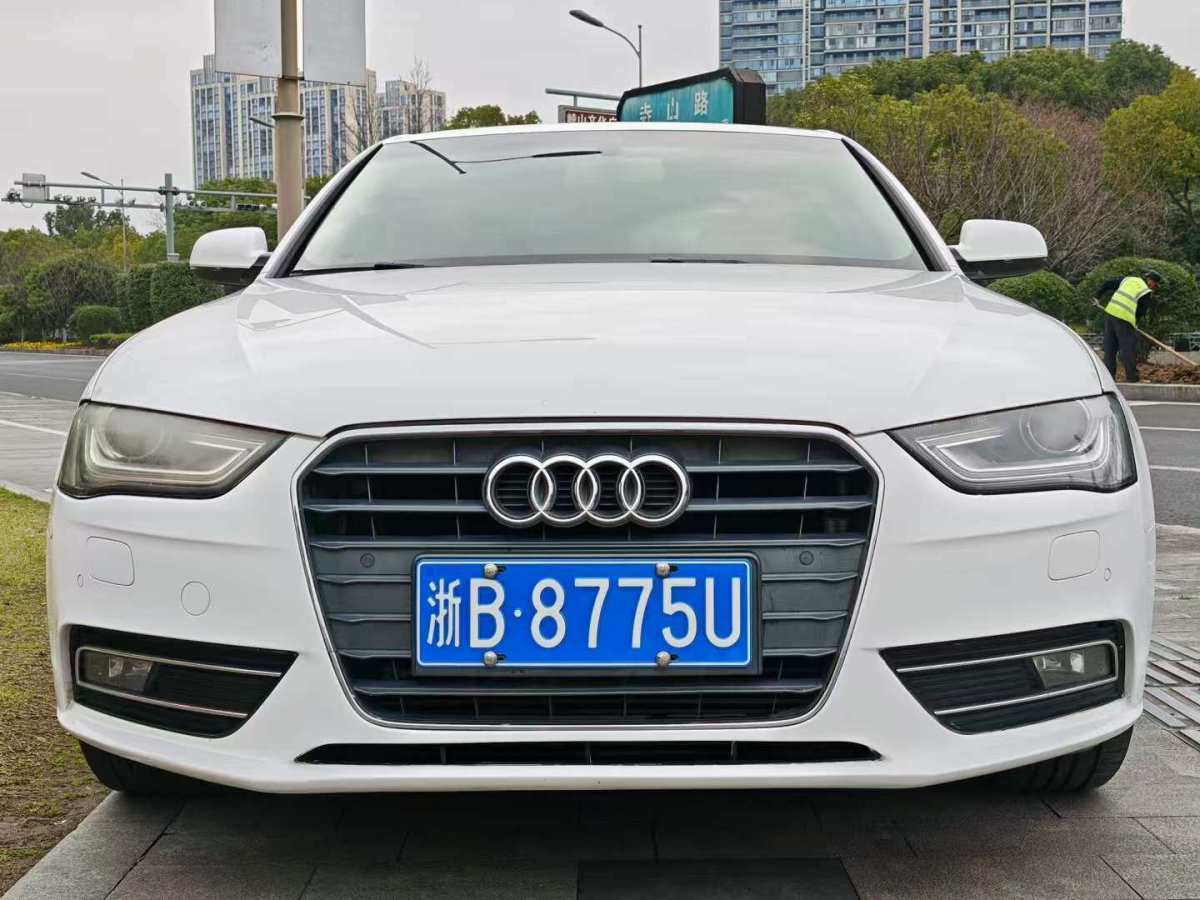 2012年9月奧迪 奧迪A4L  2012款 2.0 TFSI 自動舒適型