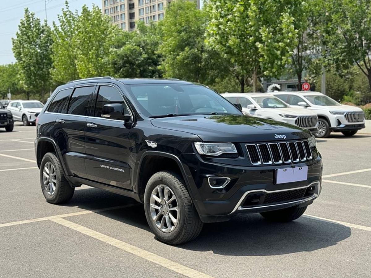 Jeep 大切諾基  2015款 3.0L 精英導(dǎo)航版圖片