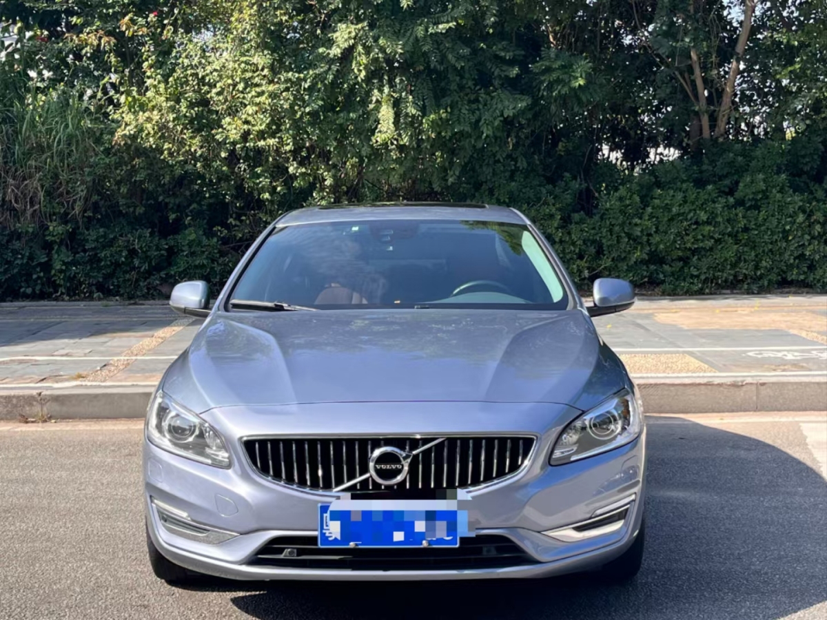 沃爾沃 S60  1448款 2.0T T5智尊版圖片