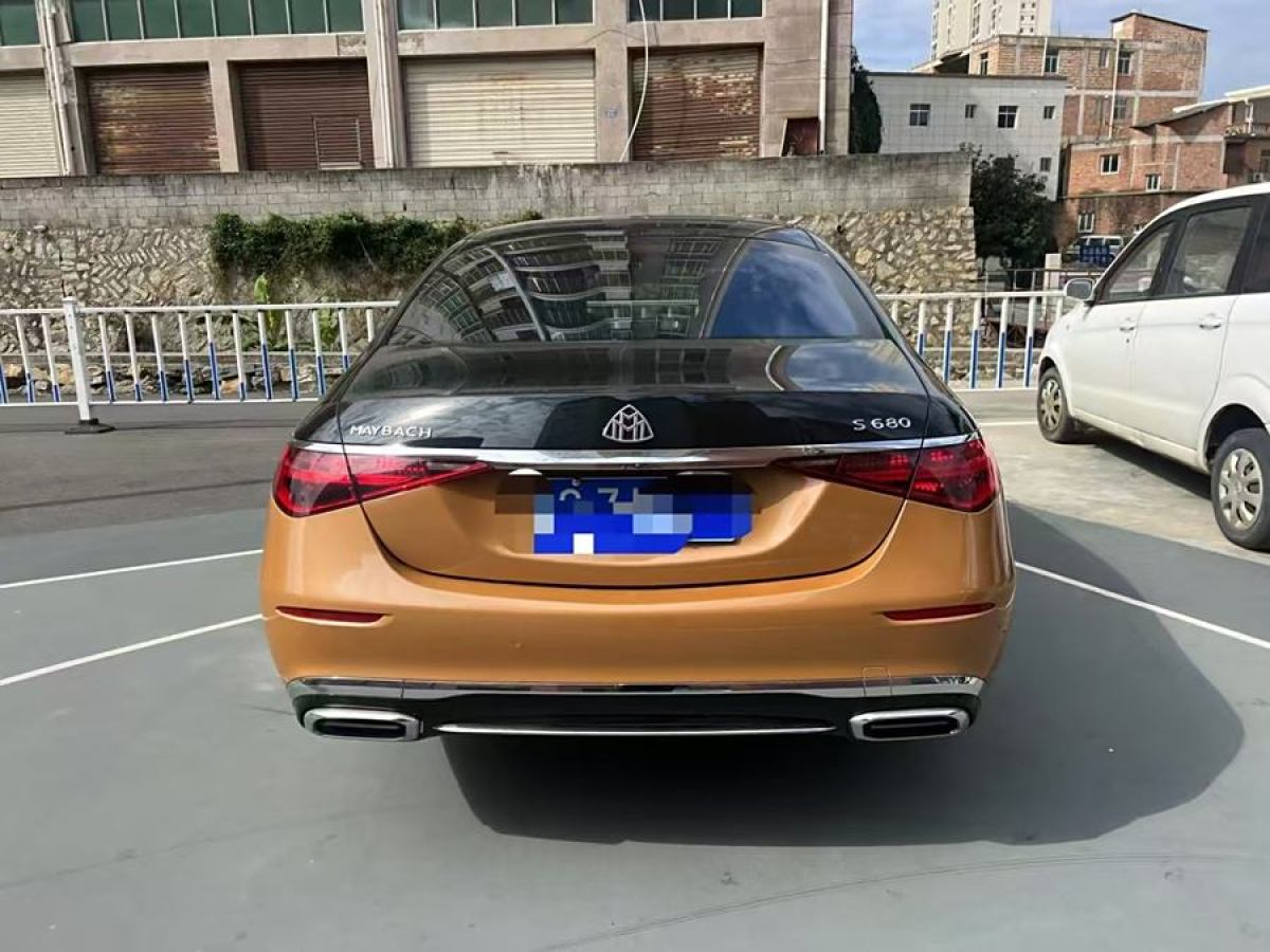 奔馳 邁巴赫S級  2023款 S 680 4MATIC 匠心高定首發(fā)版雙色圖片