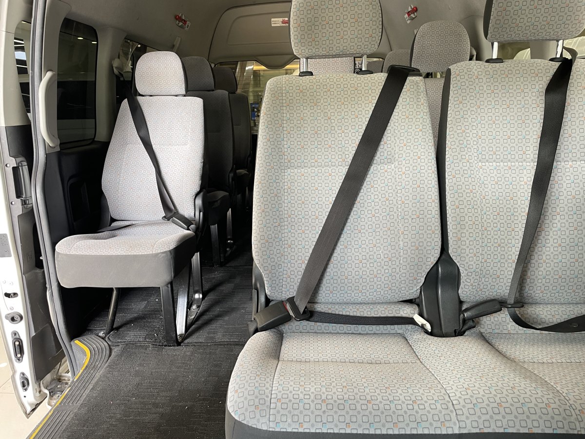 2018年10月豐田 HIACE  2011款 2.7L自動標準版13座