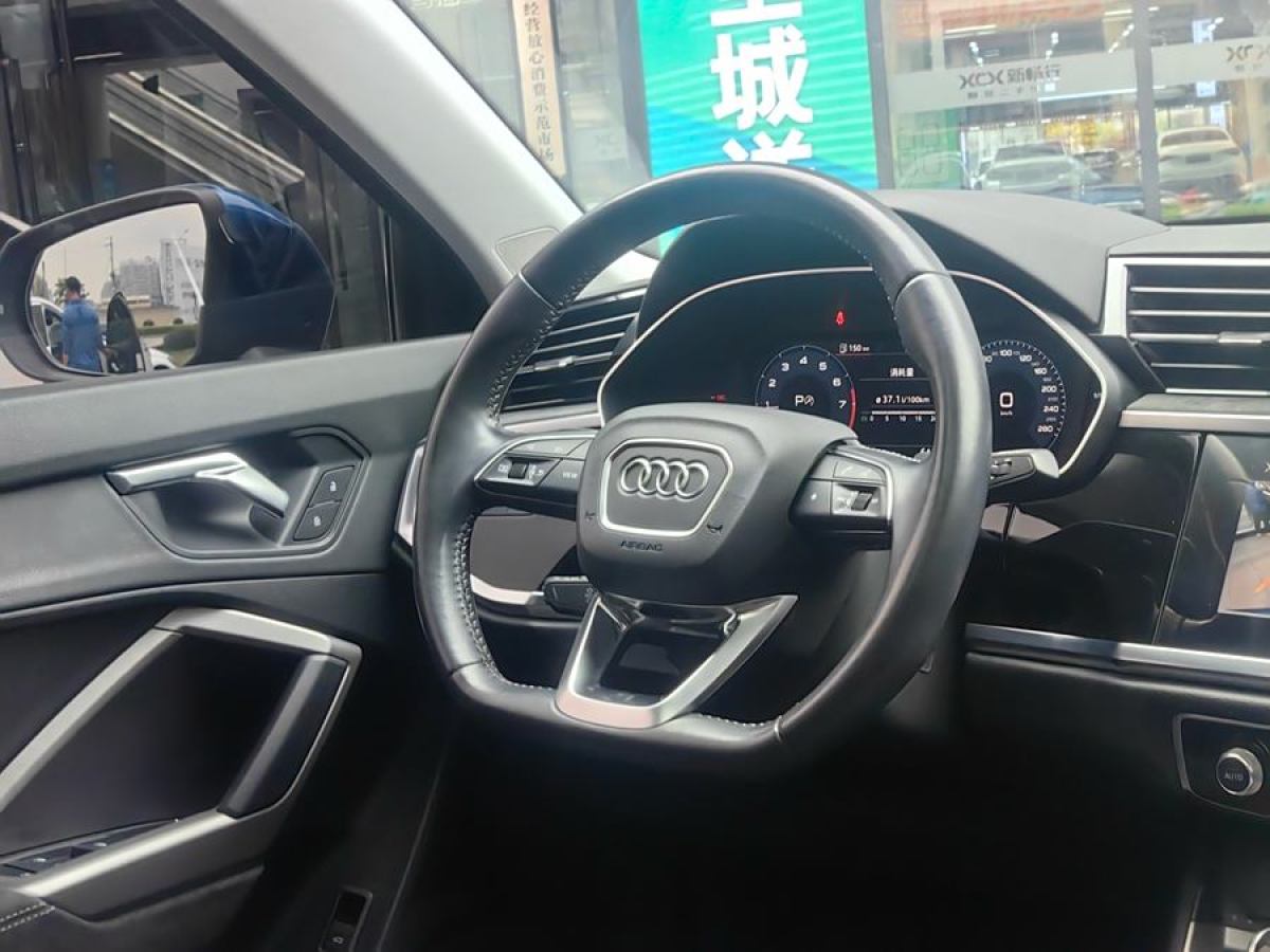 奧迪 奧迪Q3  2020款 35 TFSI 時(shí)尚動(dòng)感型圖片