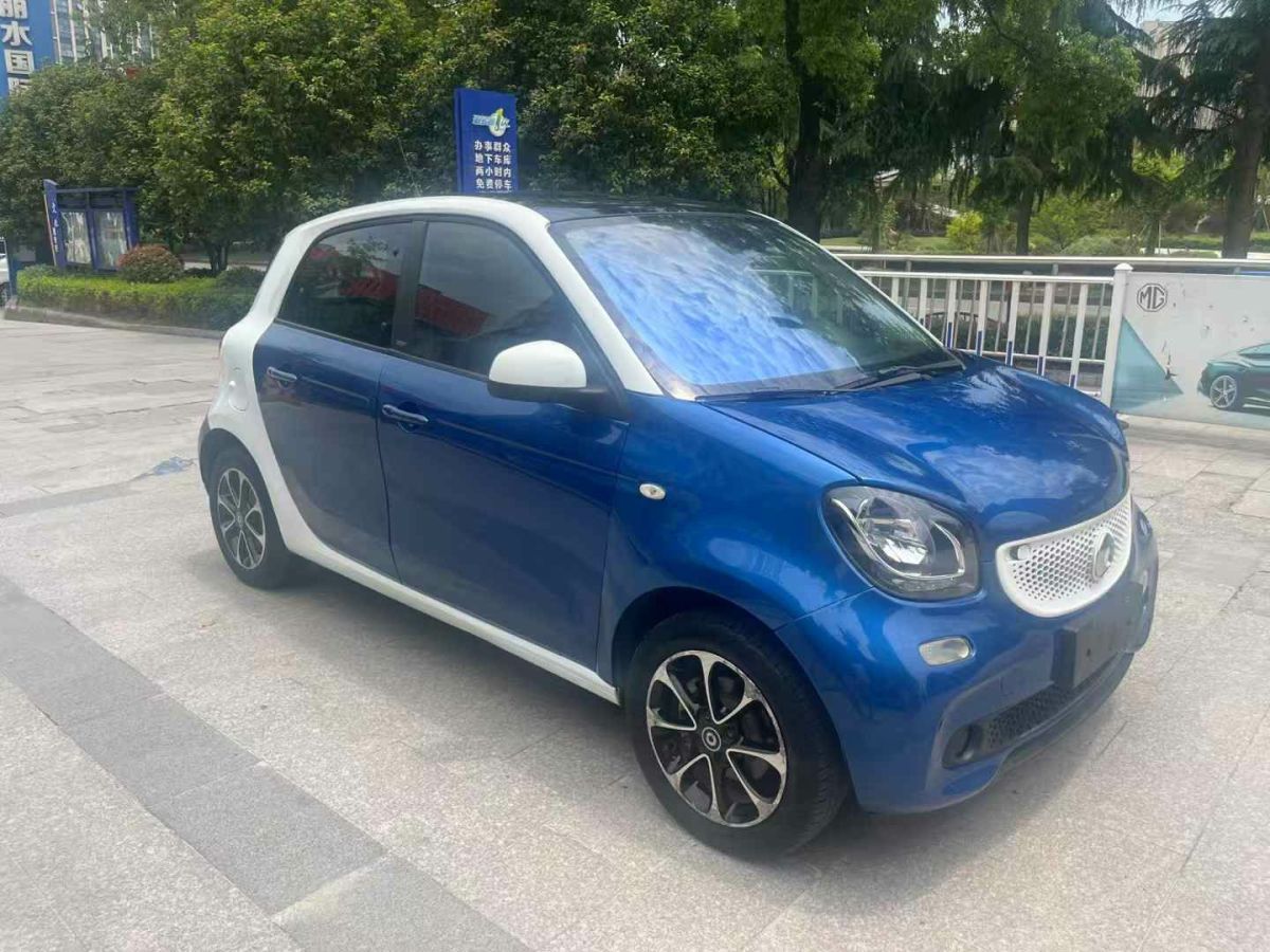 smart forfour  2017款 0.9T 66千瓦摯愛特別版圖片