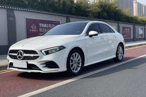 奔馳A級(jí) 奔馳 改款 A 200 L 運(yùn)動(dòng)轎車動(dòng)感型