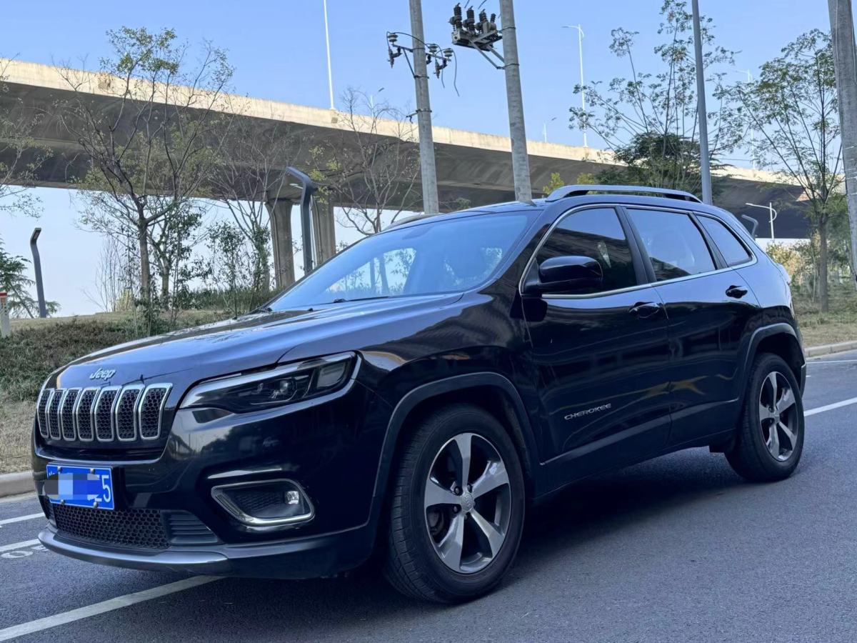 2021年1月Jeep 自由光  2020款 2.0T 兩驅(qū)領(lǐng)先版