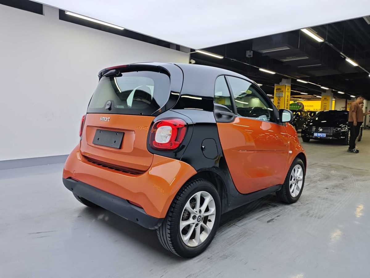 2015年11月smart fortwo  2015款 1.0L 52千瓦硬頂靈動(dòng)版