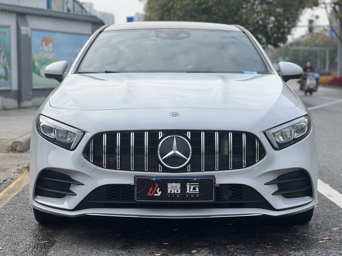 奔馳 奔馳A級(jí)  2019款 A 200 L 運(yùn)動(dòng)轎車先行特別版圖片