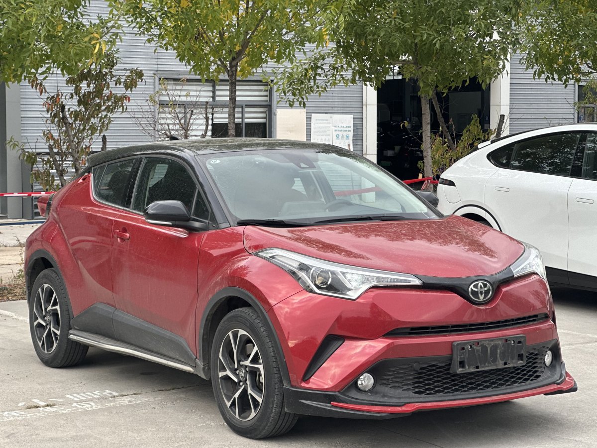 豐田 C-HR  2020款 2.0L 領(lǐng)先版圖片