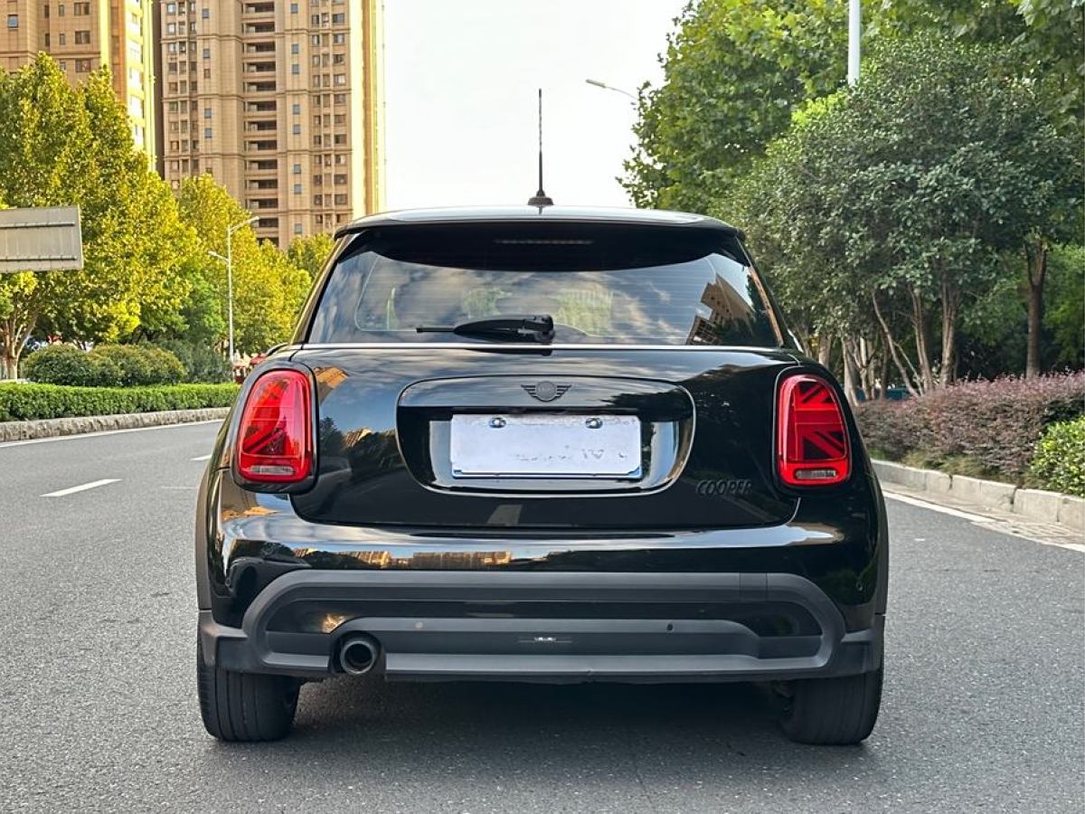 MINI MINI  2022款 改款 1.5T COOPER 藝術(shù)家圖片