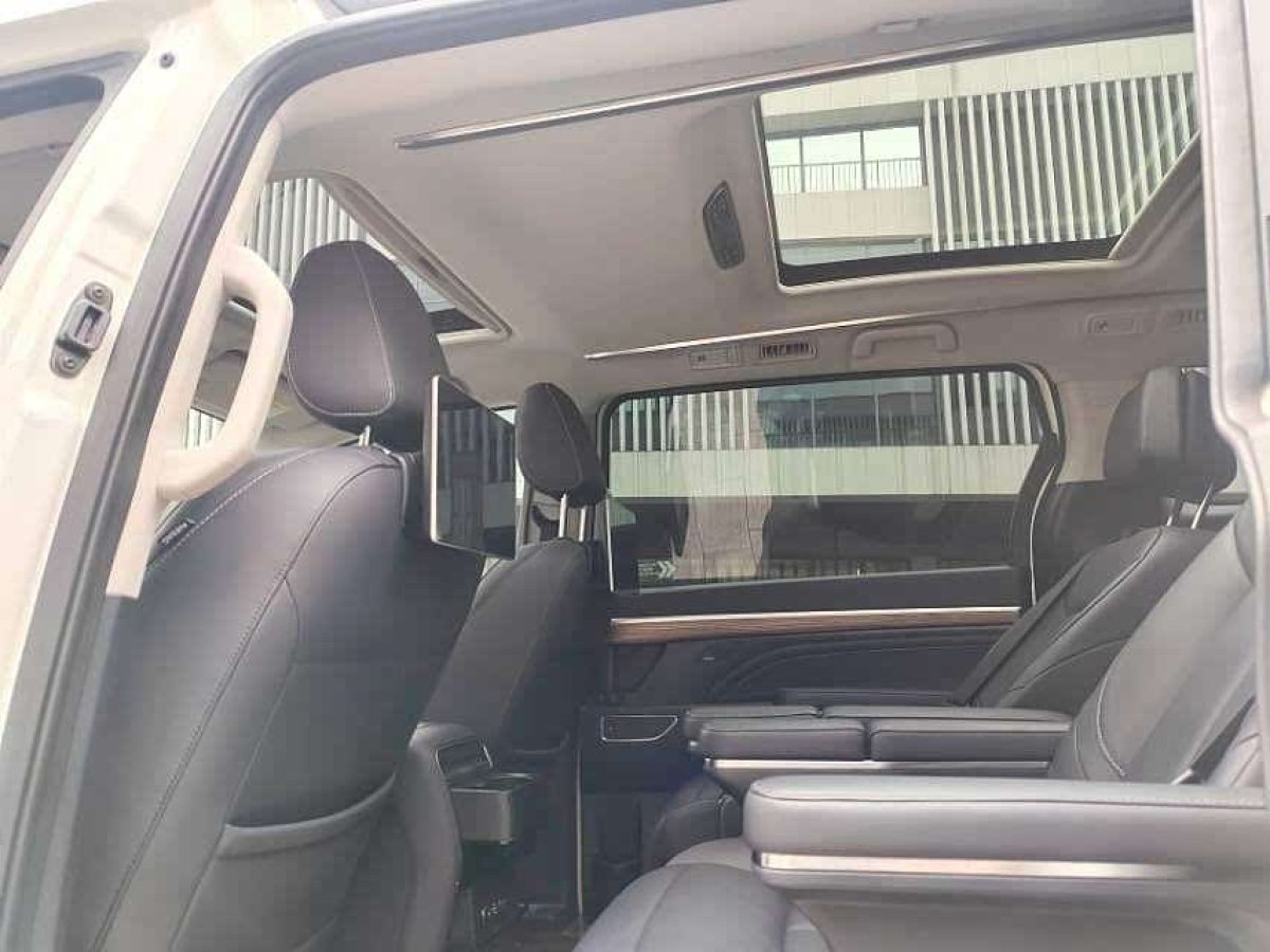 廣汽傳祺 M8  2020款 領(lǐng)航款 390T 尊貴版圖片