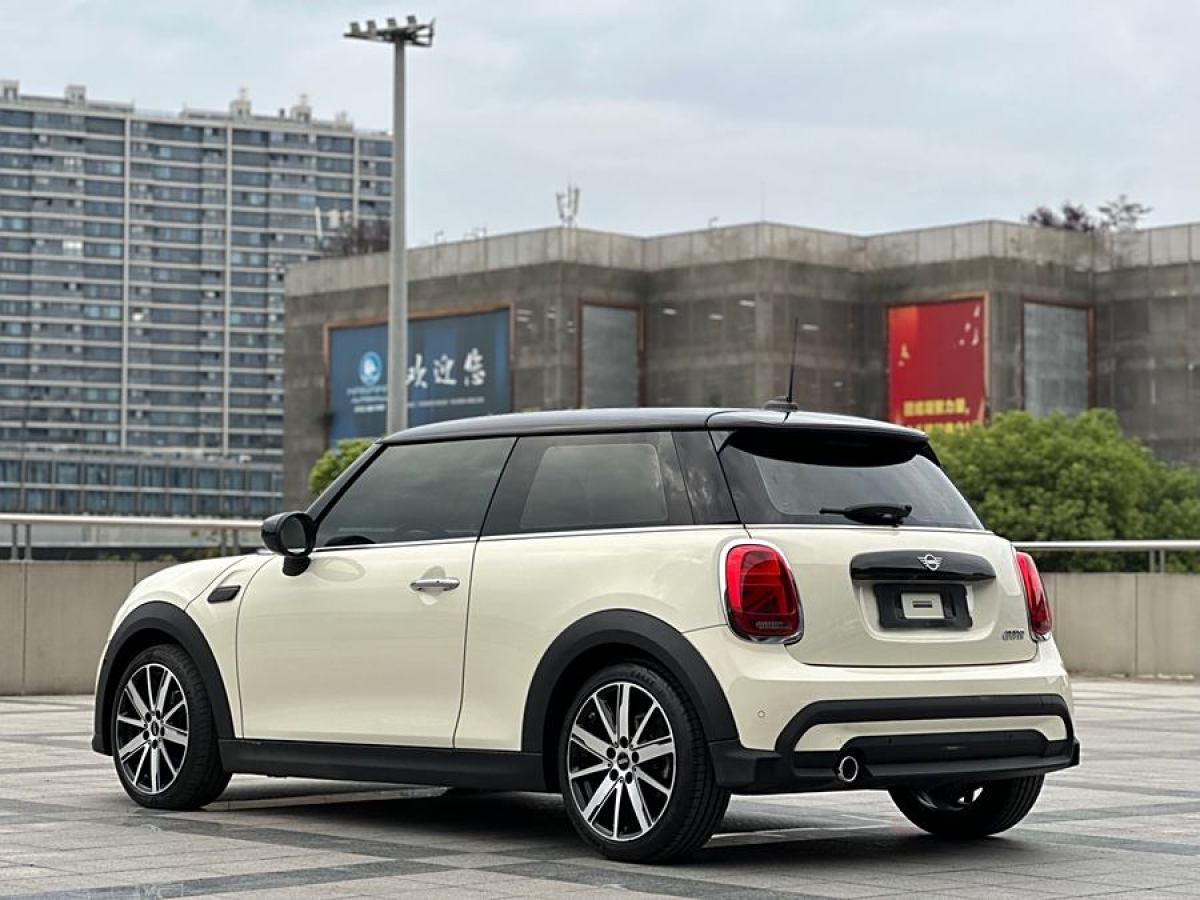 MINI MINI  2022款 改款 1.5T COOPER 藝術(shù)家圖片