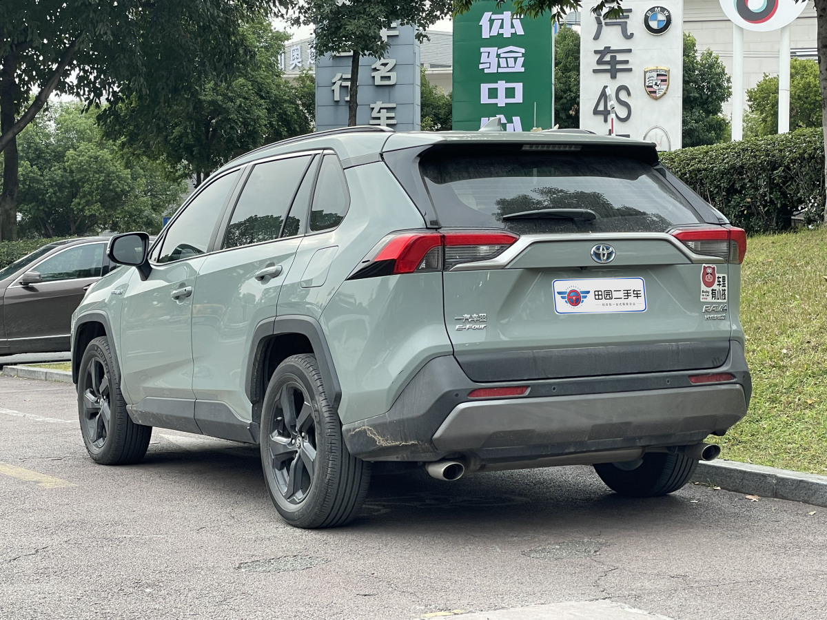 豐田 RAV4榮放  2020款 雙擎  2.5L CVT四驅(qū)旗艦版圖片