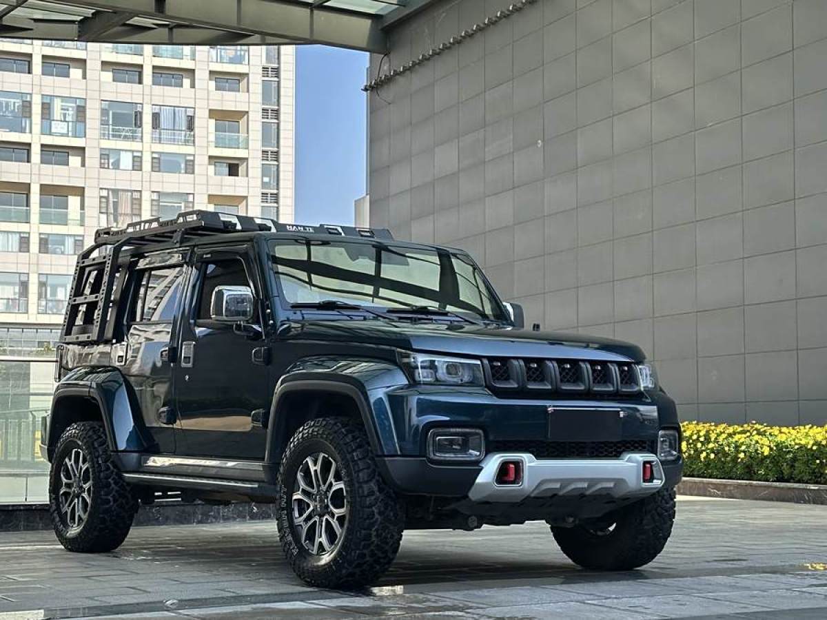 北京 BJ40  2020款 2.0T 自動(dòng)四驅(qū)城市獵人版至尊型圖片