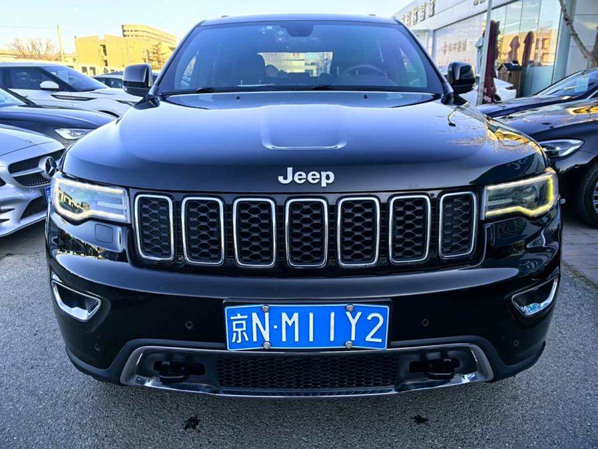 Jeep 大切諾基  2017款 3.0L 舒享導(dǎo)航版圖片