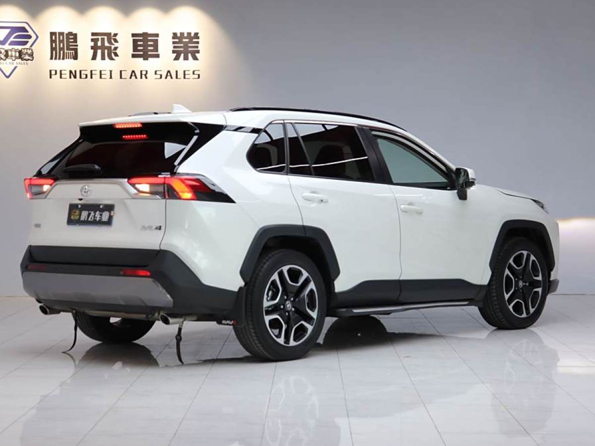 2021年2月豐田 RAV4榮放  2021款 2.0L CVT兩驅(qū)尊貴版