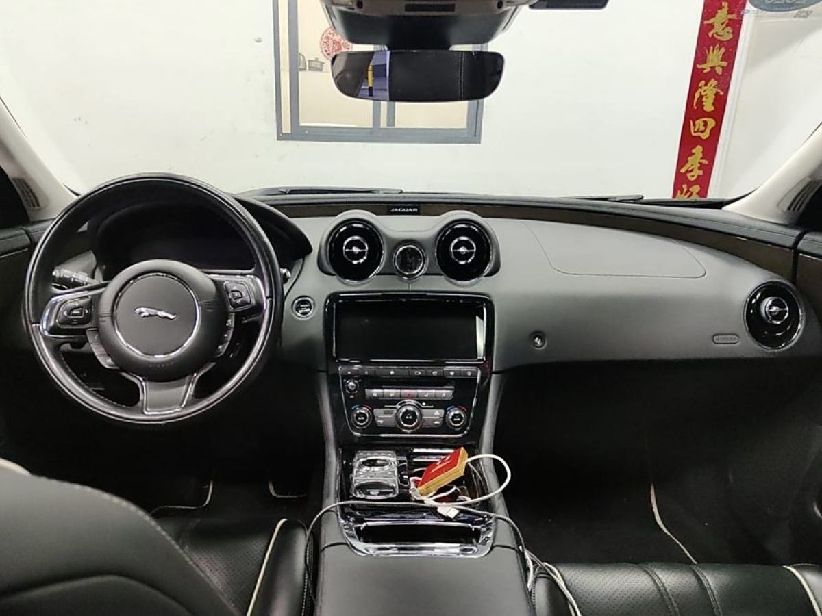 2018年6月捷豹 XJ  2018款 XJL 3.0 SC 四驅(qū)全景商務(wù)版