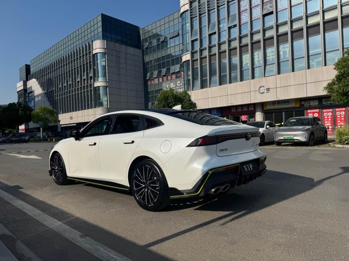 長安 長安UNI-V  2022款 1.5T 運(yùn)動版圖片