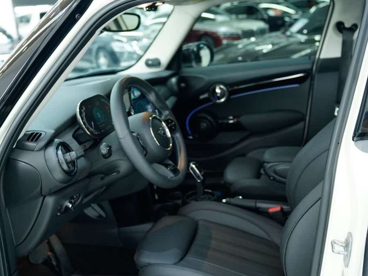 MINI MINI  2022款 改款 2.0T COOPER S 藝術(shù)家圖片