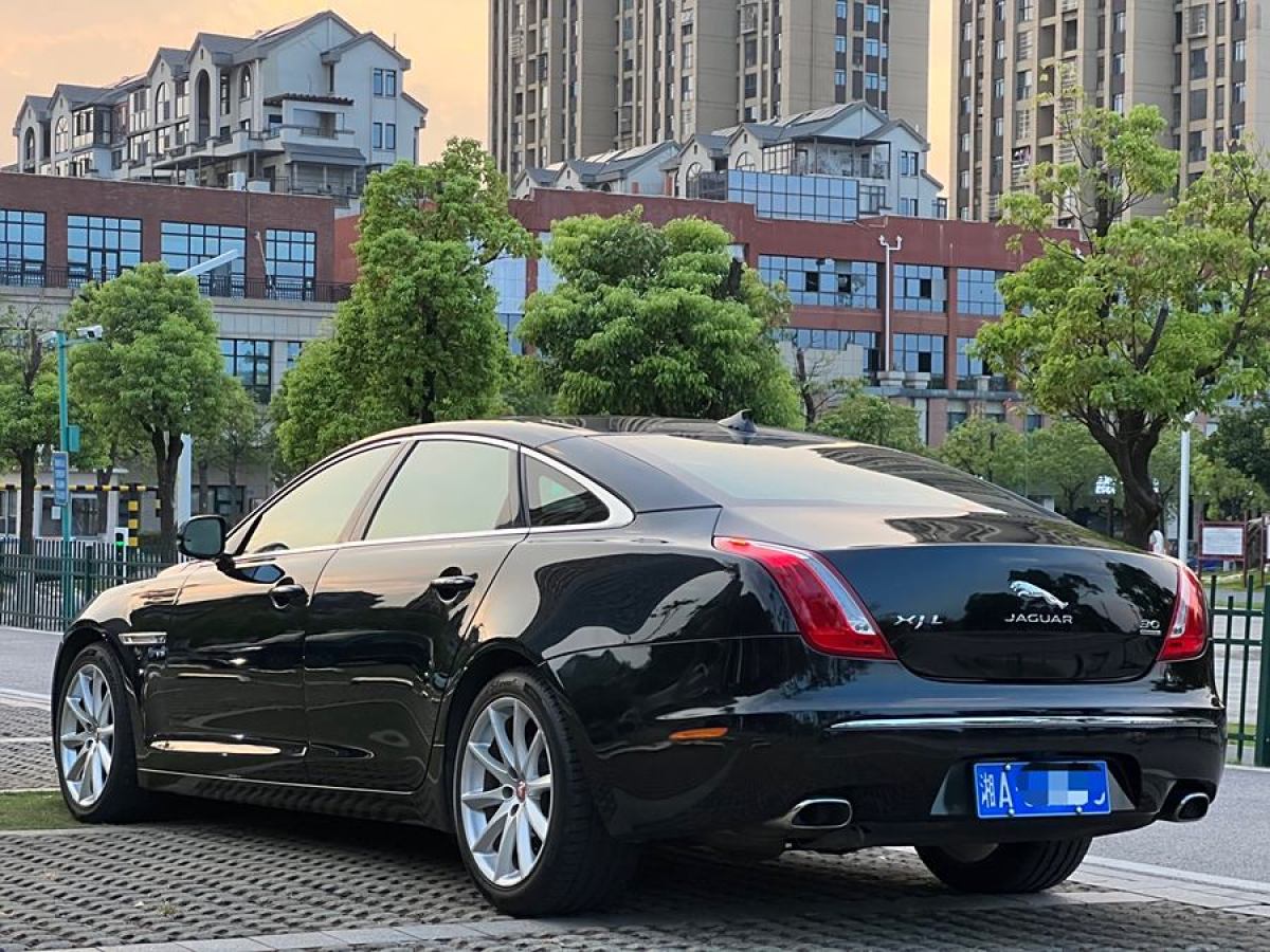 捷豹 XJ  2014款 XJL 3.0 SC 四驅(qū)尊享商務版圖片