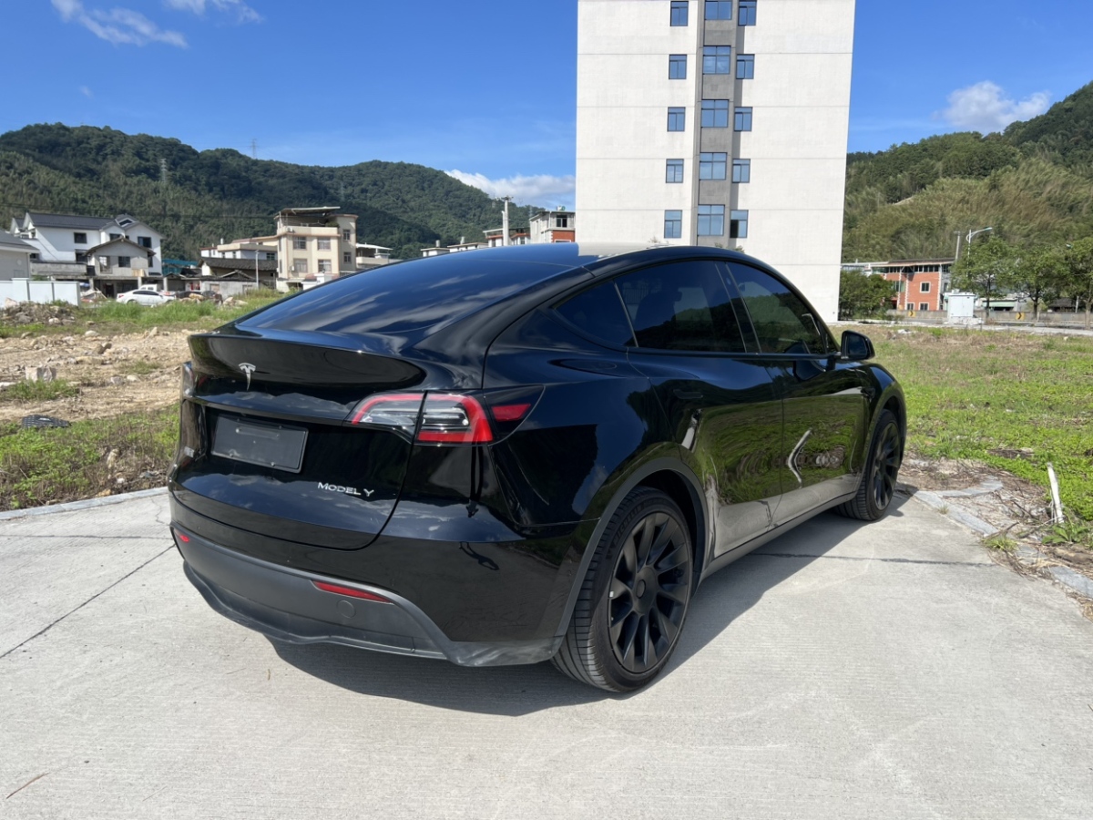 特斯拉 Model Y  2023款 后輪驅(qū)動(dòng)版圖片