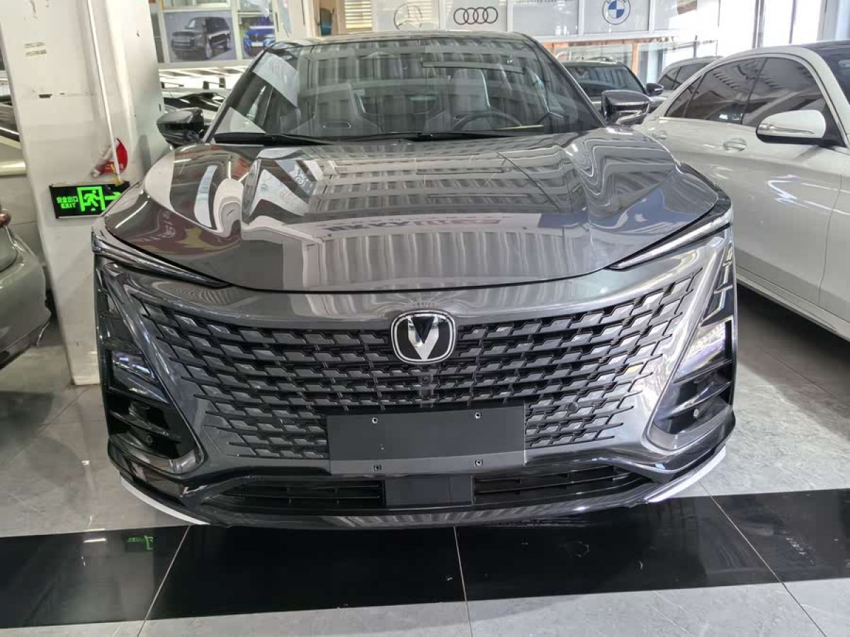 長(zhǎng)安 UNI-T  2022款 1.5T 尊貴型圖片