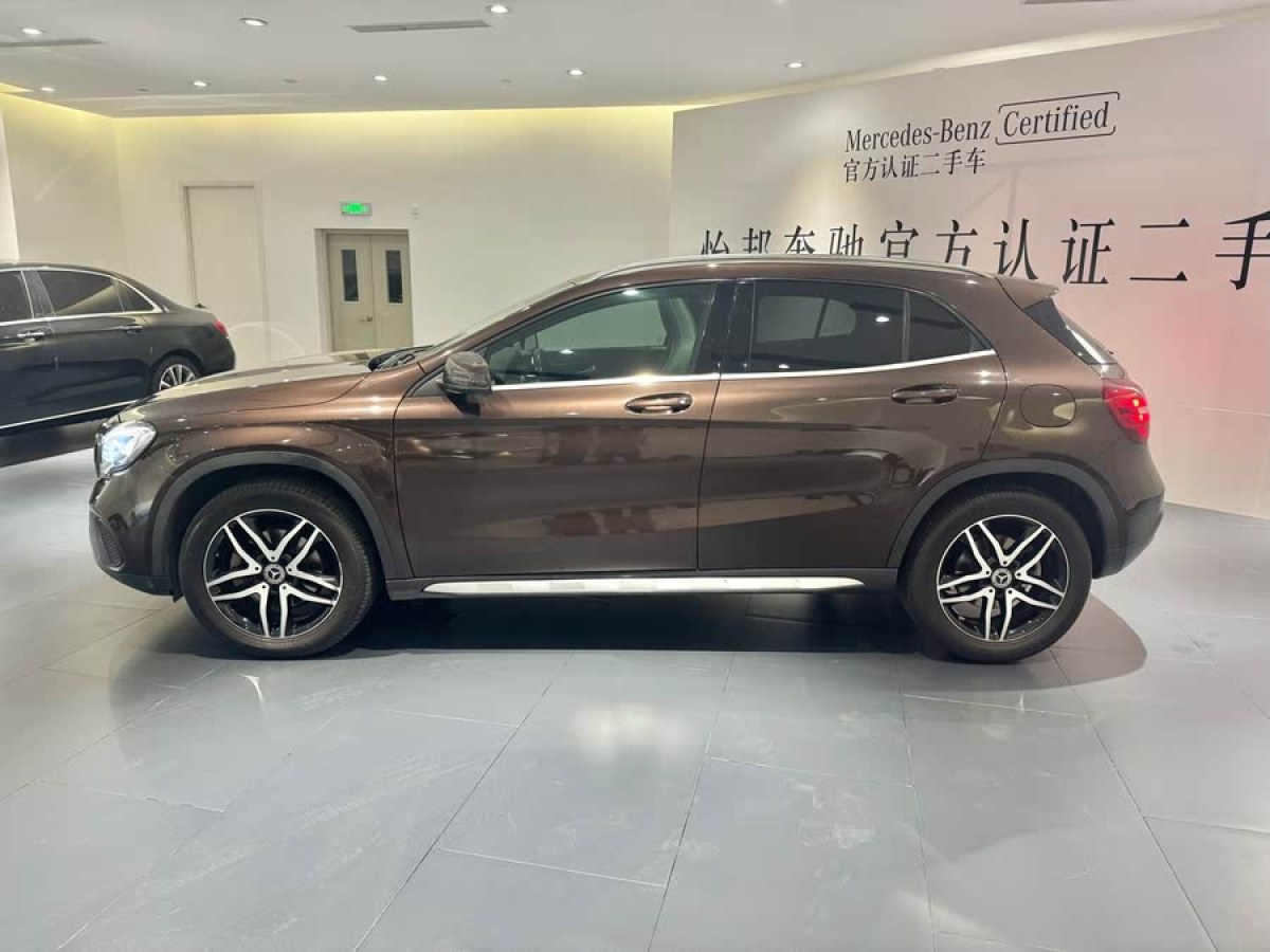 奔馳 奔馳GLA  2018款 GLA 200 時(shí)尚型圖片