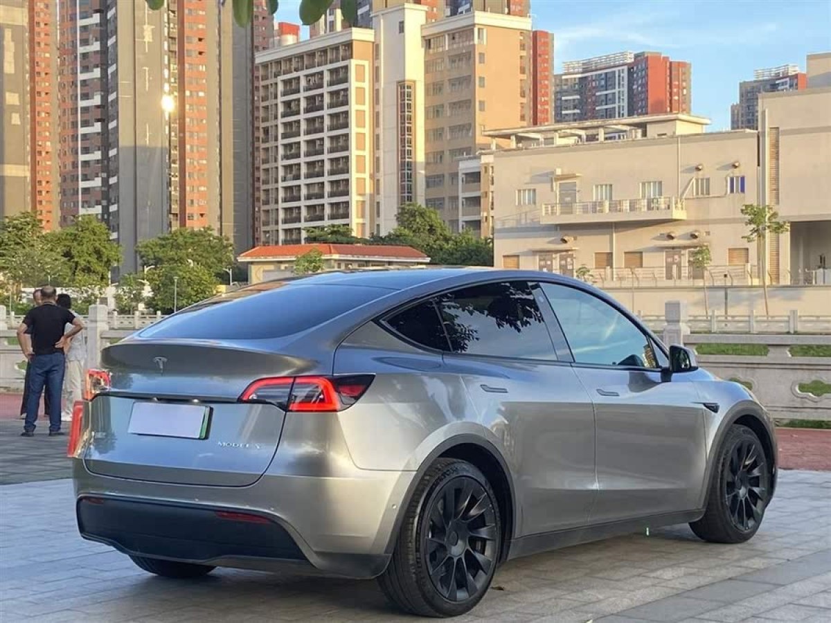 特斯拉 Model Y  2021款 標(biāo)準(zhǔn)續(xù)航后驅(qū)版圖片